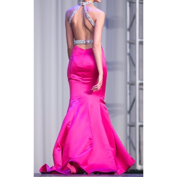Pink mermaid style evening gown - Picture 2 of 3